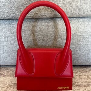 JACQUEMUS
Red La Montagne 'Le Grand Chiquito' Bag